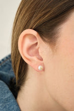画像をギャラリービューアに読み込む, ミニボールド CONEJITO PERLA イヤリング