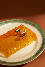 画像をギャラリービューアに読み込む, 複数の種類の金の指輪がおかれている