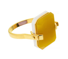 画像をギャラリービューアに読み込む, ホワイトアゲートとイエロージェードのついた金の指輪