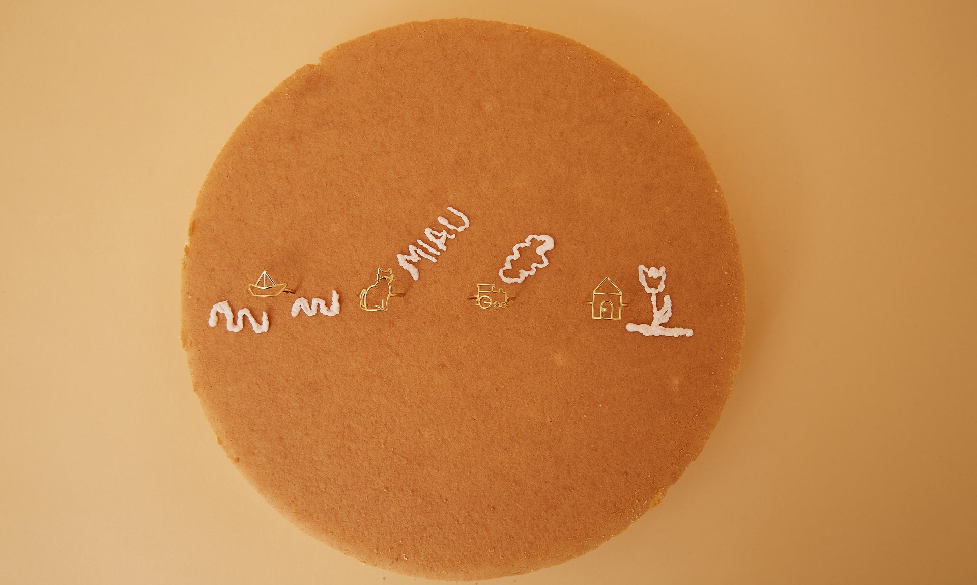 ダイヤモンドのついた汽車の金の指輪